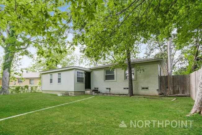 Building Photo - 3 BR/1BA | Newly Renovated Single Family Home |  1-Car Covered Parking | Backyard!