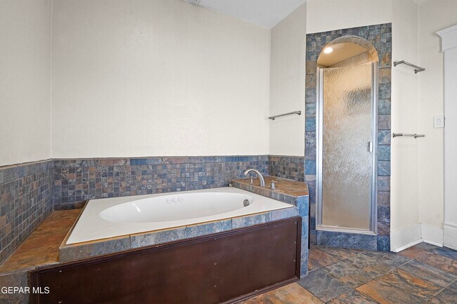 Building Photo - 711 Upson Dr