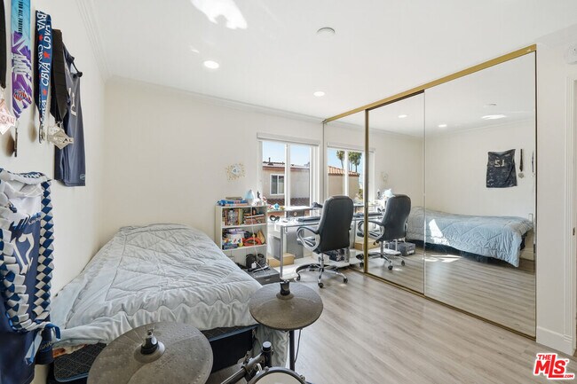 Building Photo - 3442 Del Amo Blvd