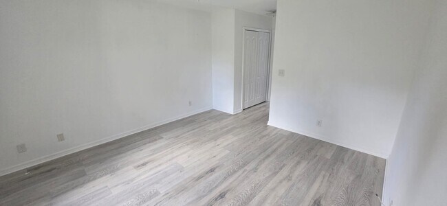 Building Photo - 816 Henry Ave