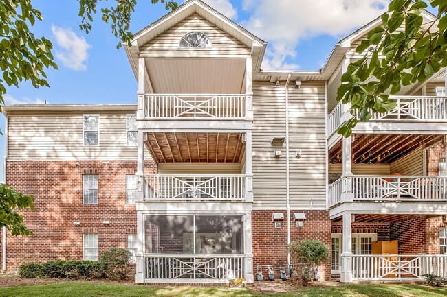 Building Photo - Apartment with Landscaping and washer/drye...