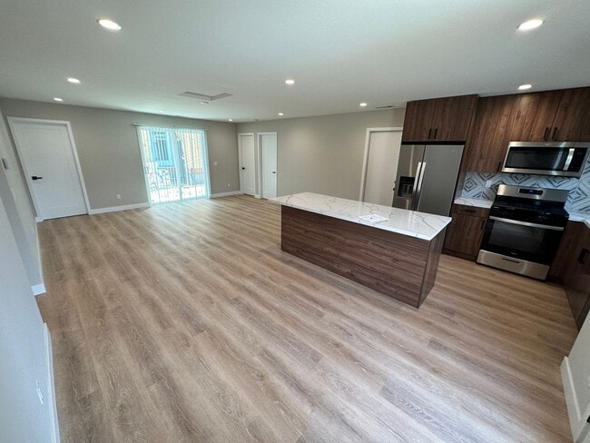 Building Photo - Fully Renovated in 2023!! 4BD/2BA on Tipton