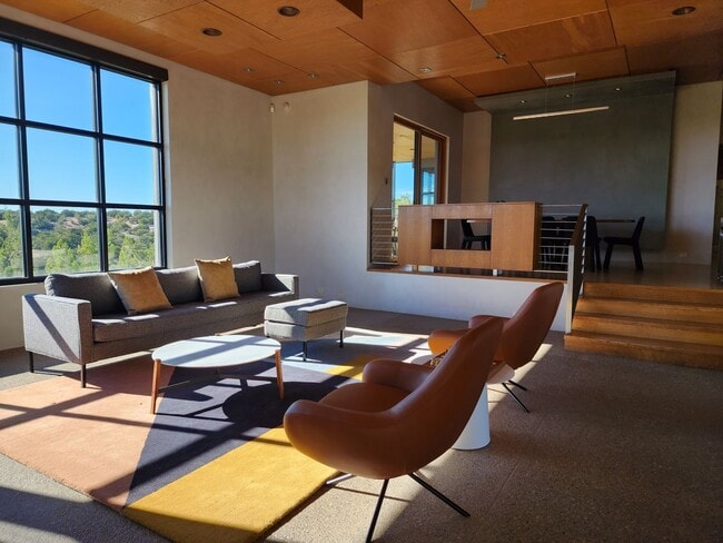 Building Photo - 875 Camino Francisca