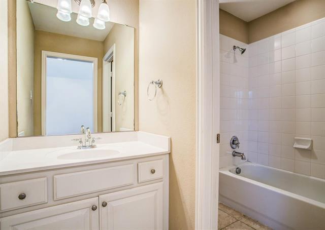 Building Photo - 935 Crestmoor Dr