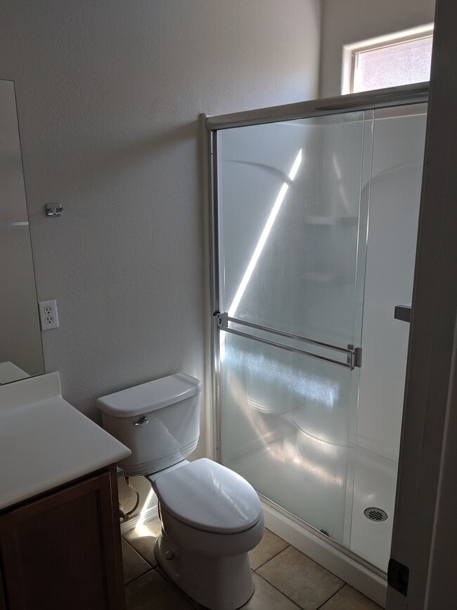 Building Photo - 3 Bedroom and 2 Bath Red Rock Rental.