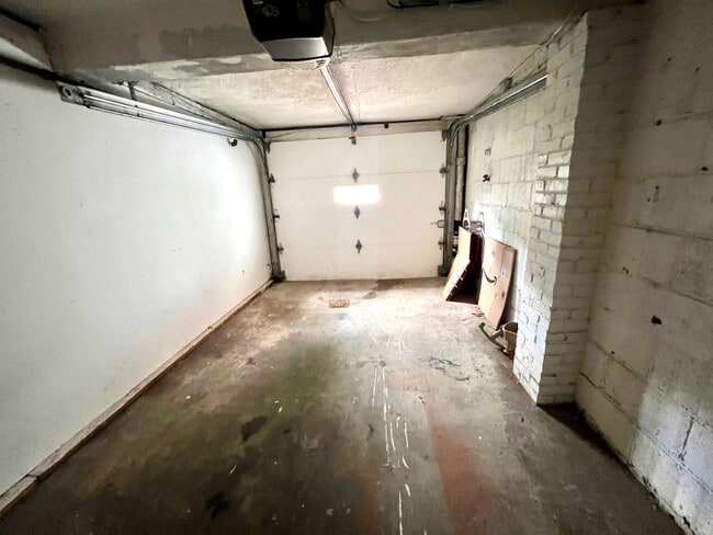Building Photo - Sewickley - 3 Bedroom 2 Bathroom - Charmin...