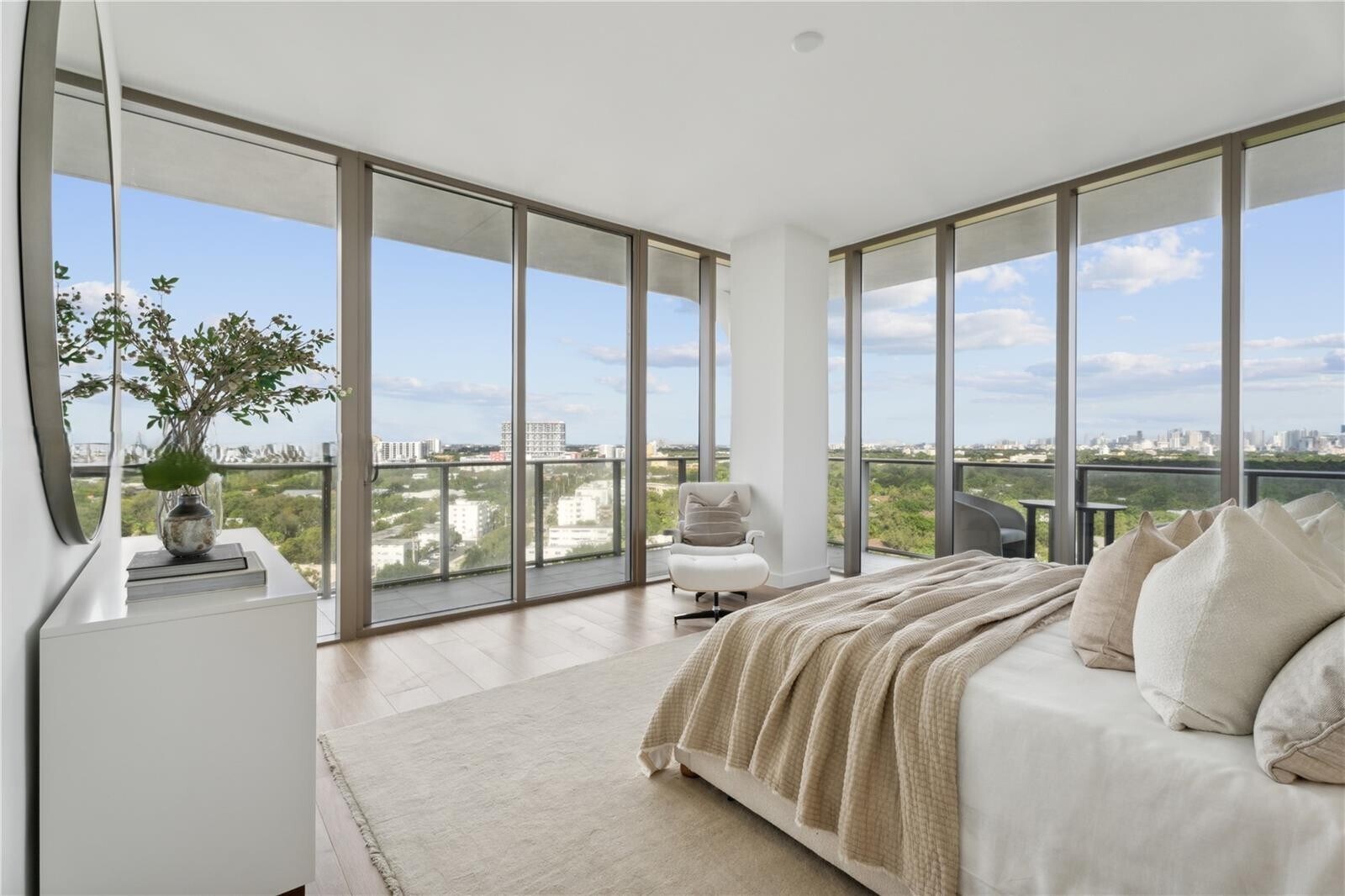 Building Photo - 2678 Tigertail Ave