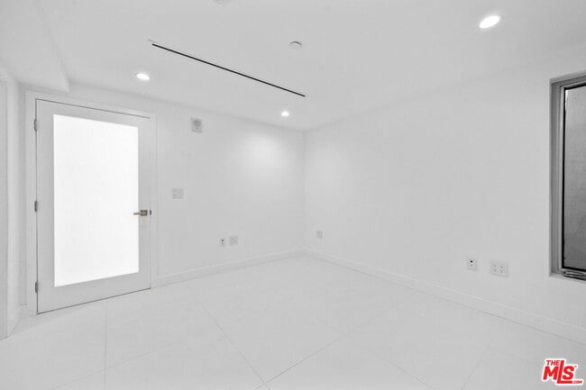 Building Photo - 621 Kings Rd