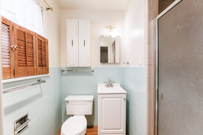 Building Photo - Remodeled throughout, 3/2/1