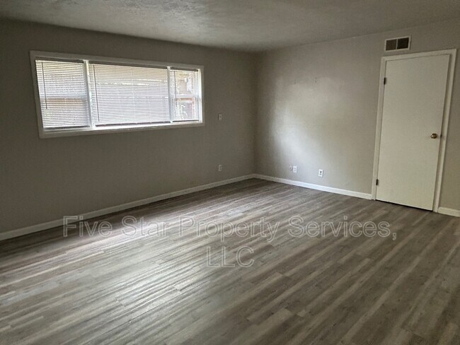 Building Photo - 201 W Allen St