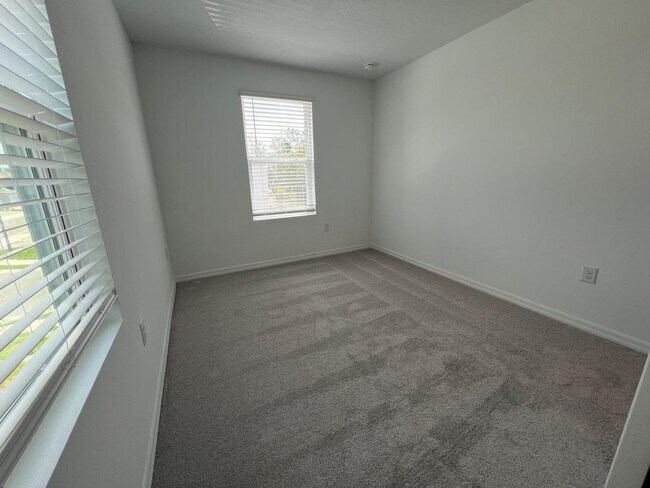 Building Photo - 2541 Penguin Blvd