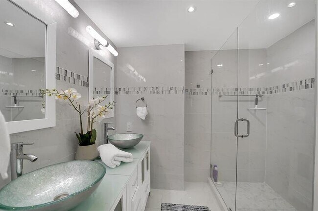 Building Photo - 3430 Galt Ocean Dr