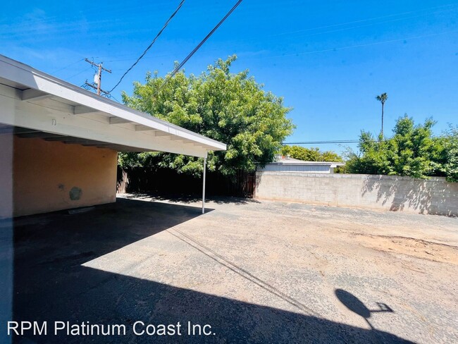 Building Photo - 2 br, 2 bath House - 6076 N. Poplar Ave. A...