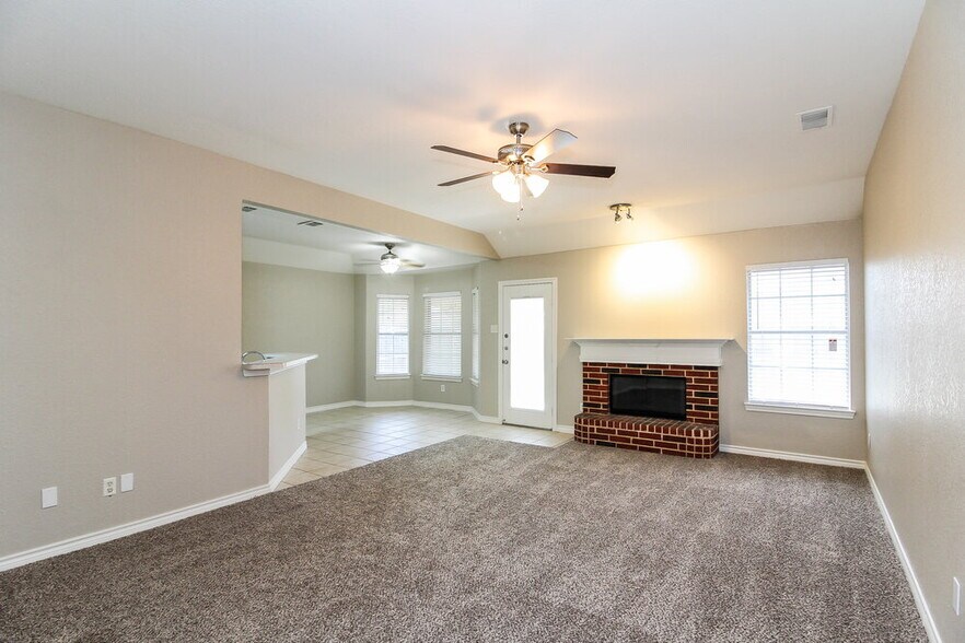 Building Photo - 1232 Clay Ln