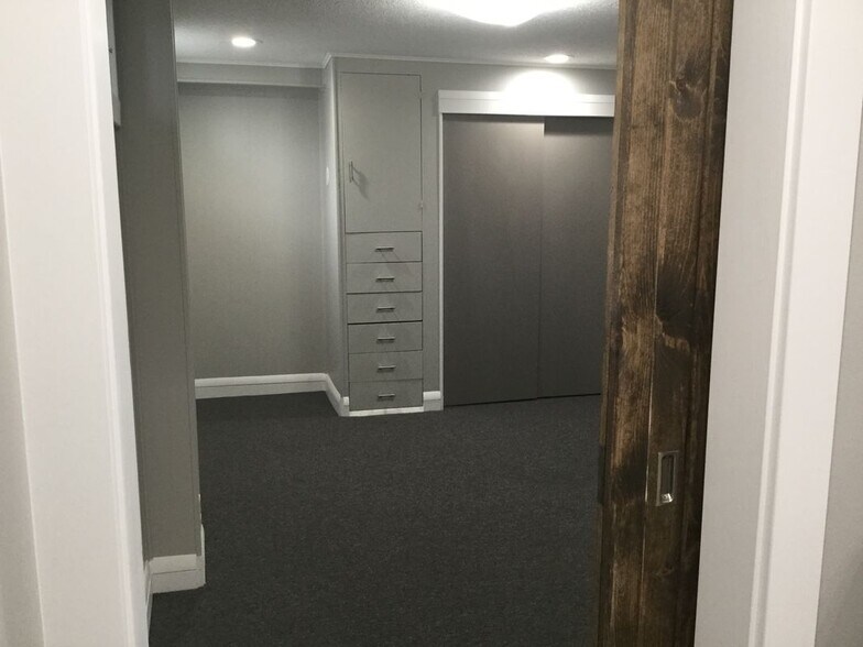 Building Photo - 2194-4300 4300 S St