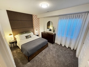 Building Photo - 2824 W Parkside Pl