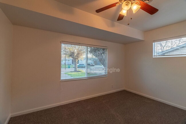 Building Photo - 713 San Francis Ave