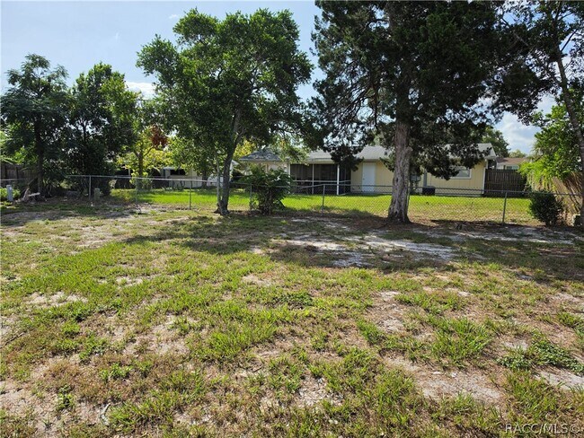 Building Photo - 4450 Essex Ln
