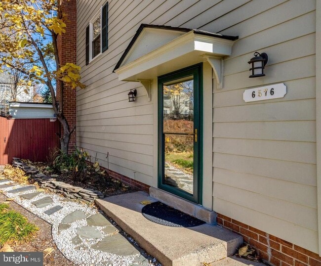 Building Photo - 6576 Yadkin Ct