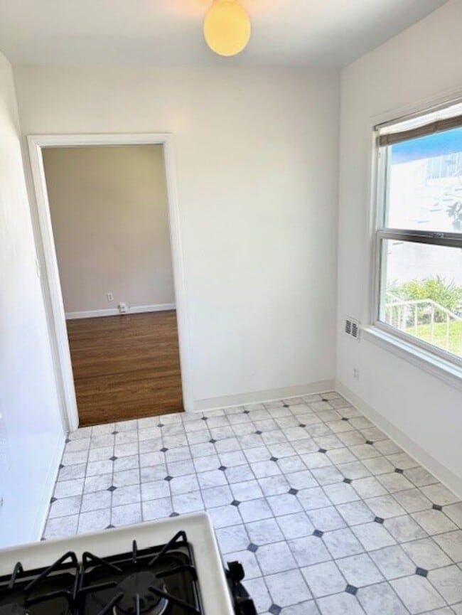 Building Photo - 124