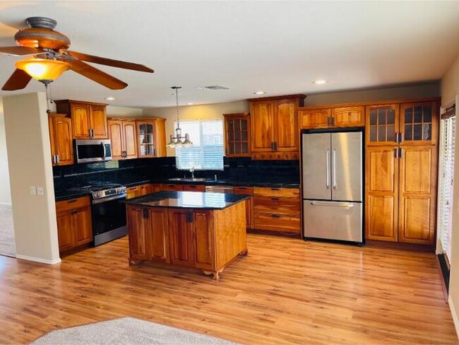 Building Photo - 27970 Sunlight Ct