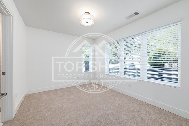 Building Photo - 1540 Millwood Pl