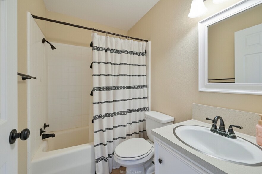 Upstairs Bathroom - 604 Avondale Ave