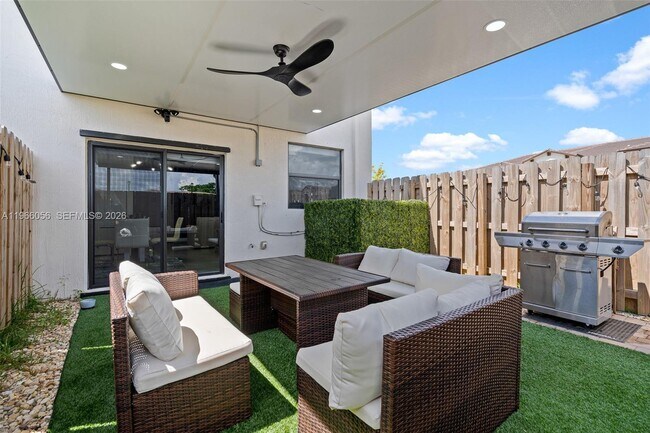 Building Photo - 9941 SW 231st Ln