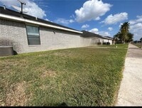 Building Photo - 13 E Coyote St