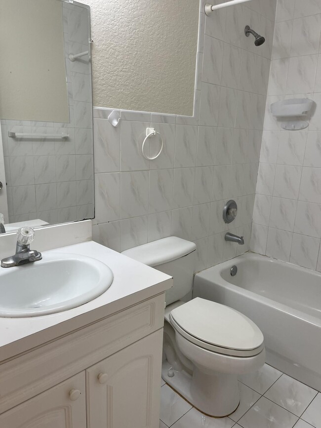 Building Photo - 3816 Woodridge Terrace