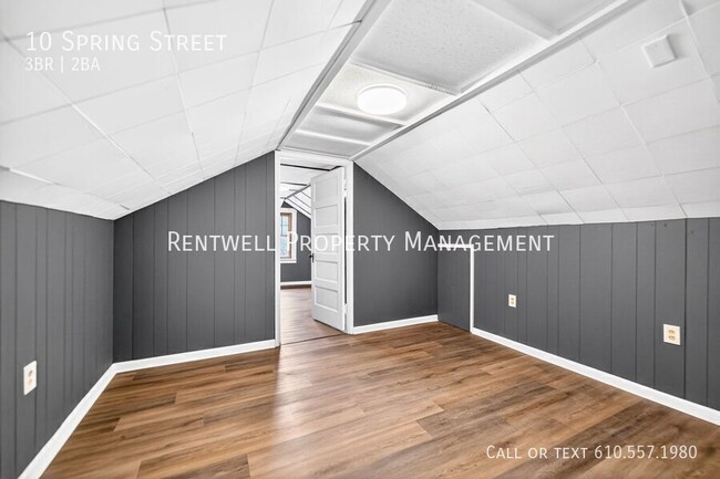 Building Photo - 10 S Spring St