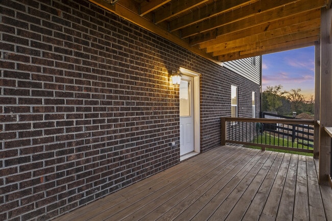 Building Photo - 240 Banyan Blvd