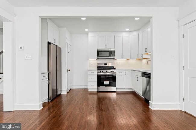 Building Photo - 137 Kenilworth Rd