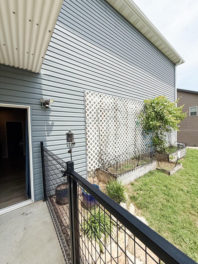 Building Photo - 127 Rockridge Rd