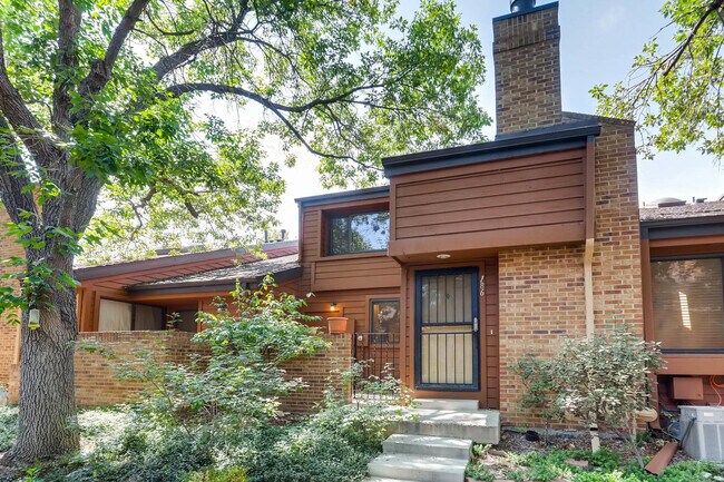 Building Photo - 2865 S Dayton Way