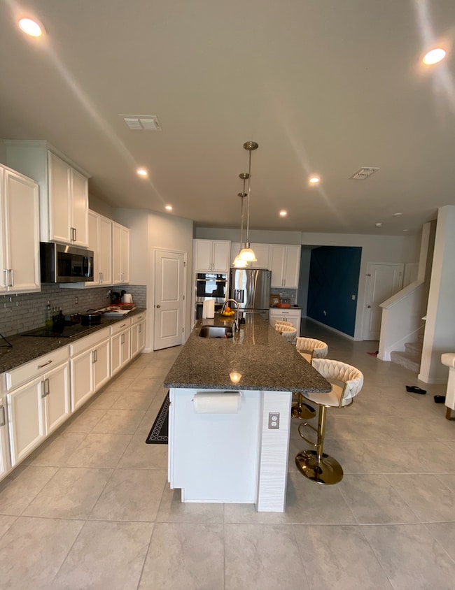 Building Photo - 100 Lavenna Ave