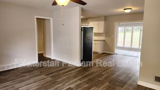 Building Photo - 3814 Meadowcliff Dr