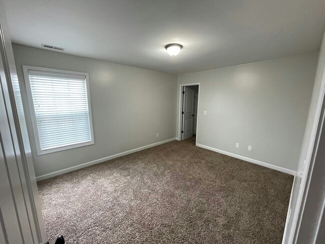 Building Photo - 14 Marquis Dr