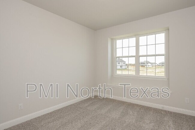 Building Photo - 532 Chianti Dr