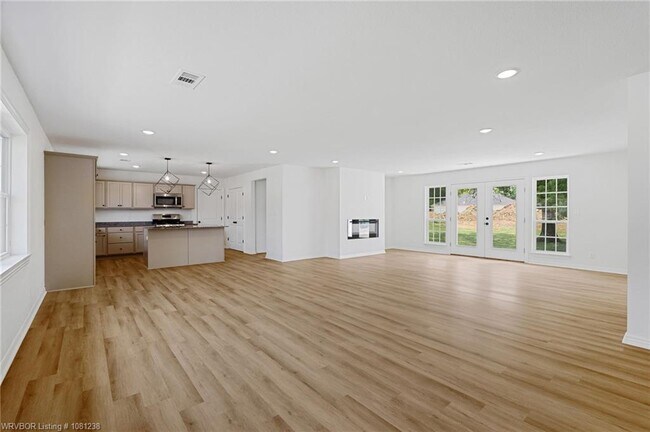Building Photo - 2020 Country Club Ave