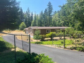 Building Photo - Three Bedroom Rental Home on Acreage! Pets Okay! Available Now!