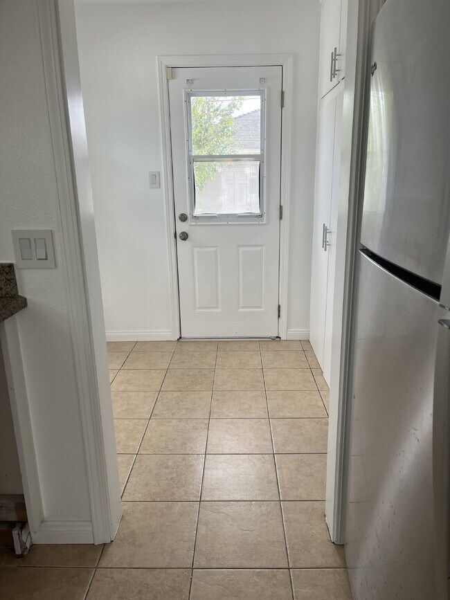 Building Photo - "Charming 2-Bedroom Retreat on Douglas Ave...