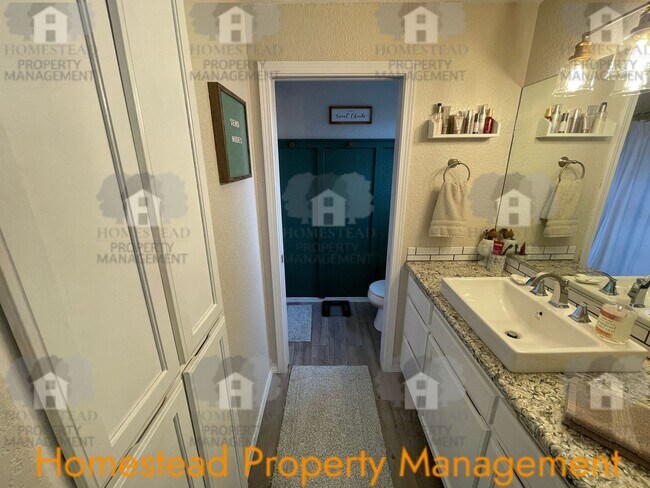 Building Photo - OUTSTANDING SOUTH SALEM LOCATION! HOME WITH A VIEW!