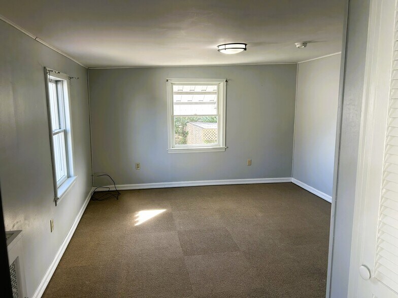 Building Photo - 241 Market St