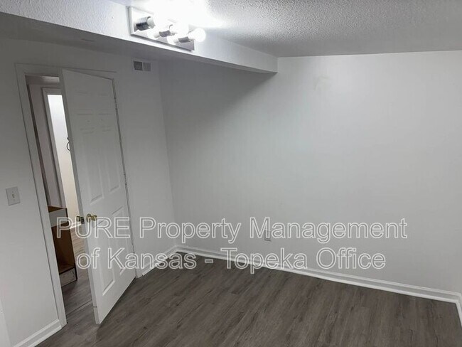 Building Photo - 9419 East 14th St S