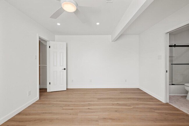 Building Photo - 7201 Chimney Corners