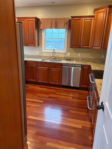 Kitchen - 409 Arabela Ct