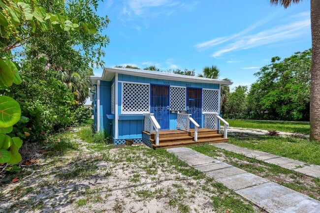Building Photo - 922 SE Bayou Ave