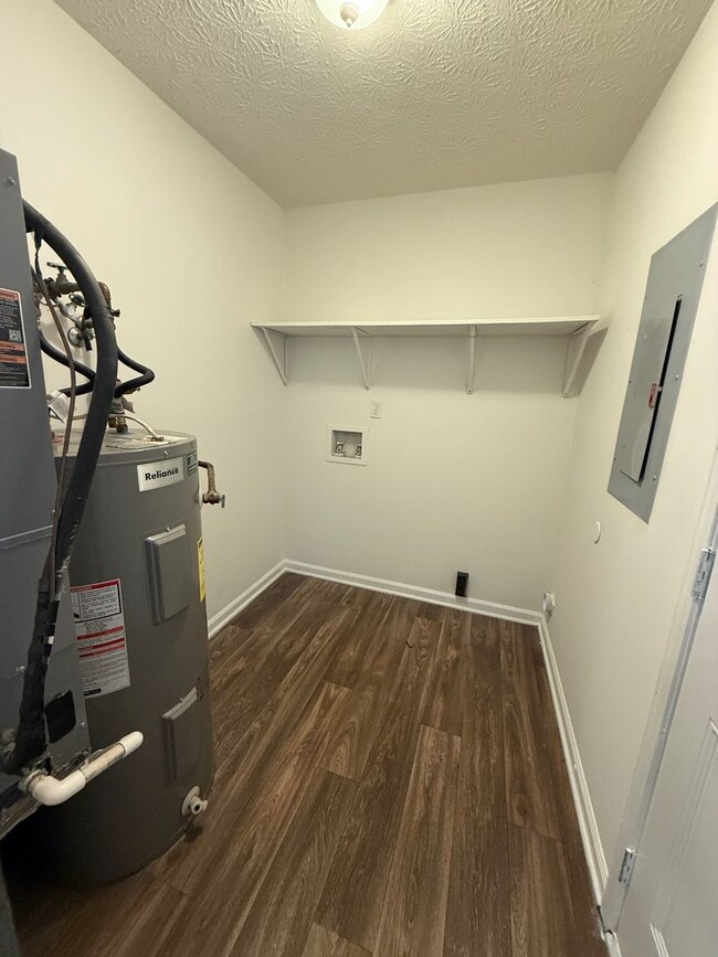 Building Photo - 137/139 Deer Creek Dr