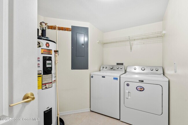 Building Photo - 821 Del Rio Way